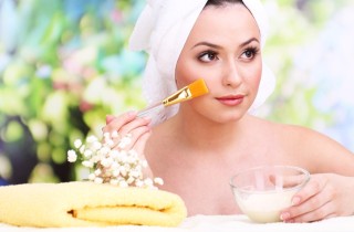 Maschera viso all'olio d'oliva, la ricetta per pelli secche ed esigenti