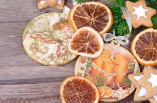 Decoupage di Natale, come decorare il centrotavola con la carta di riso