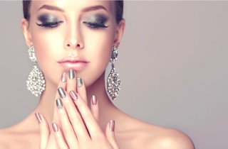 Make-up Capodanno 2018: lo smokey eyes argentato per essere perfette