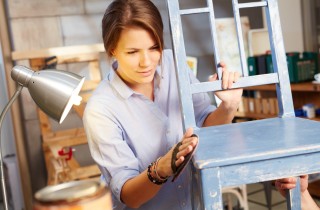 Come aggiustare una sedia rotta a seconda del danno