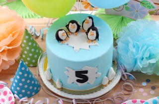 Pinguini in pasta di zucchero, come farli per un cake design simpatico