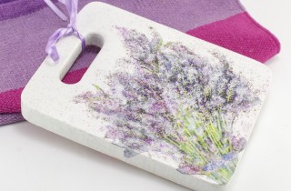 Tagliere decorato da appendere, 9 idee creative per abbellirlo con il decoupage in modo originale