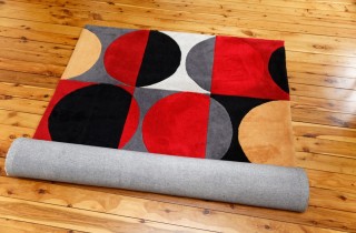 Come lavare i tappeti a casa a mano o in lavatrice