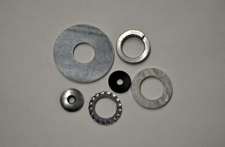 Come fare collane e bracciali con nastri, fili e rondelle