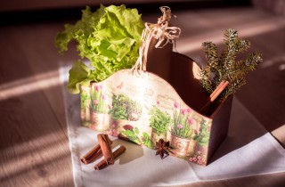 Centrotavola di primavera, come decorarlo con il decoupage