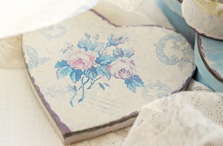 Lavoretti per la festa della mamma facili a forma di cuore, 5 idee per decorarli con il decoupage