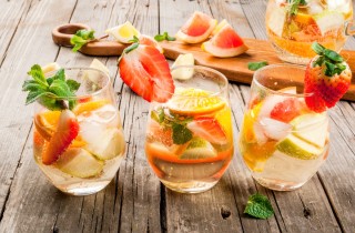 Sangria bianca catalana: la ricetta con prosecco per un aperitivo frizzante