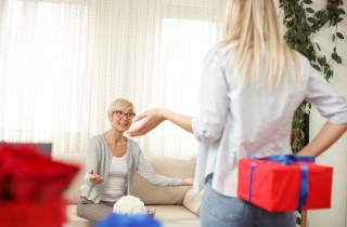 Festa della mamma: cosa regalare alla suocera