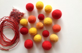 Come fare collane con le palline di feltro