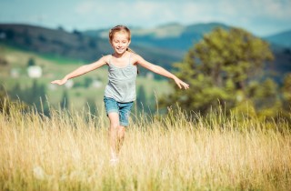 Come proteggere i bambini dal sole in montagna, i consigli