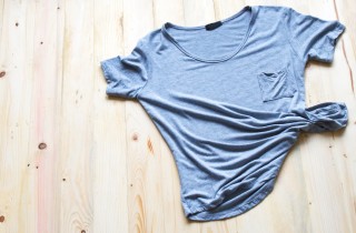 Borsa da spiaggia fai da te con il riciclo creativo di una t-shirt