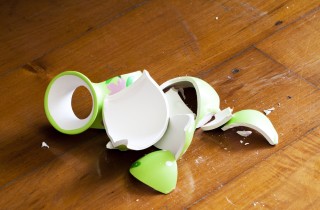 Come riparare un vaso rotto in modo creativo