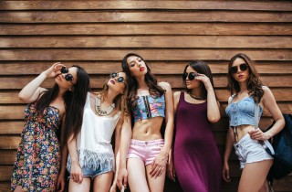 Come vestirsi per una festa in spiaggia: 5 idee per essere perfette