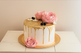 Drip cake, come fare la copertura e 7 idee per le decorazioni