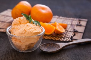 Gelato all’arancia con pezzetti di cioccolato fondente