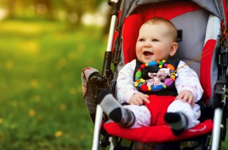 Non toccare il mio bambino, 8 consigli per evitare estranei invadenti