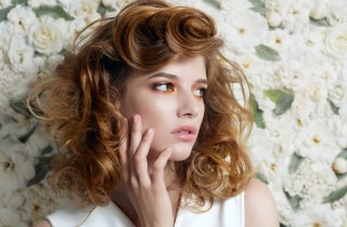 Capelli mossi con l'acqua e sale: come fare un'acconciatura tutta onde per l'estate