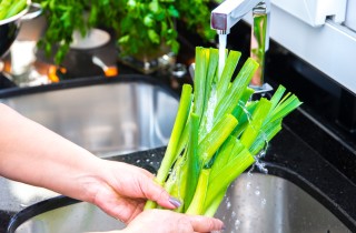 Come pulire e preparare il porro facilmente