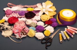 Fiori di stoffa per capelli: come realizzarli in pochi passaggi