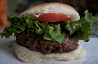 Hamburger fatti in casa per panini perfetti