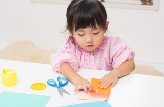 Ricamo nome grembiule per l'asilo: come realizzarlo