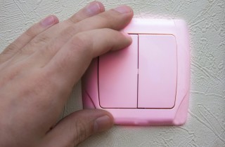 Come personalizzare e decorare le placche interruttori: 2 idee creative fai da te