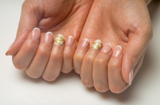 Qual è la forma delle unghie che farà sembrare le tue dita più lunghe?