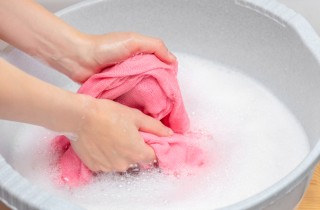 Come lavare e stendere i maglioni di lana senza rovinarli