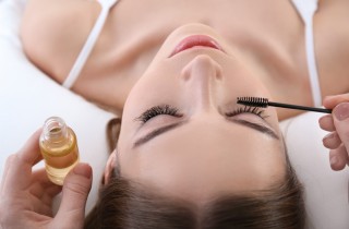 L’olio di ricino fa ricrescere le ciglia?