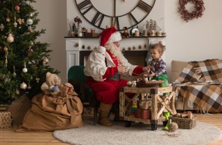 Casa di Babbo Natale fai da te, come farla con materiali di recupero
