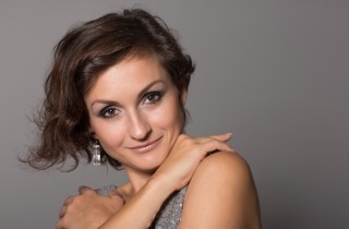 Acconciature per la mamma della sposa: come mettere in piega i capelli corti o lunghi