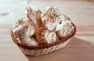 Meringhe alla nocciola, la ricetta semplice