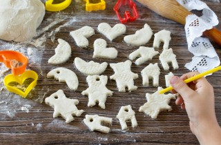 Pasta di bicarbonato: le decorazioni natalizie economiche