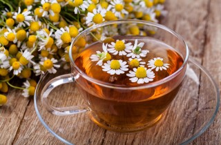 Tisane relax contro l'insonnia: le erbe migliori per rilassarsi