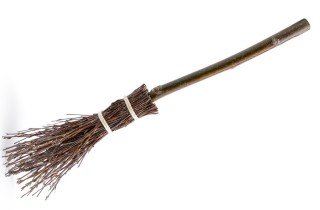 Scopa Befana fai da te: come farla in formato piccolo e grande