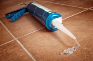 Come togliere il silicone, 5 metodi fai da te