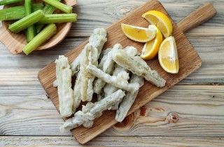 Cardi in pastella e fritti: come cucinarli in modo che siano croccanti