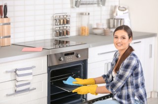 Come pulire le griglie del forno per vederle brillanti