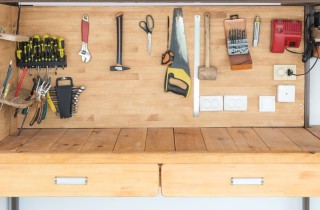 Parete attrezzata fai da te per bricolage: 5 spunti