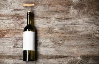 Come togliere le etichette dalle bottiglie di vetro