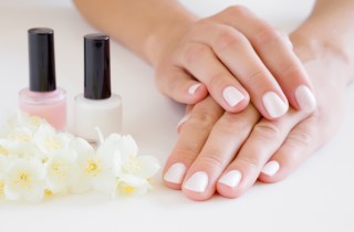 Nail art elegante per cerimonia: come decorare le unghie in modo raffinato