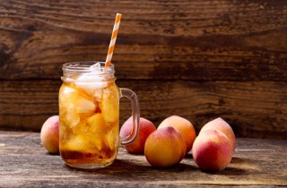 Tè freddo alla pesca fatto in casa: come si prepara