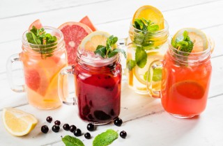 Bibite rinfrescanti fatte in casa: 5 idee per l'estate