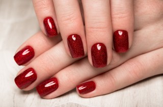 Nail art in rosso estate 2019: le decorazioni unghie più di tendenza
