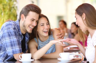 Come fare se non ti piace il fidanzato della tua amica