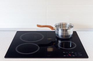 Pulizia delle piastre a induzione: come si fa e quali prodotti usare