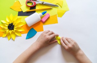 Lavoretti creativi: fiori di carta da realizzare in pochi passaggi