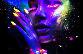 Nail art fluo: 7 idee colorate per le unghie