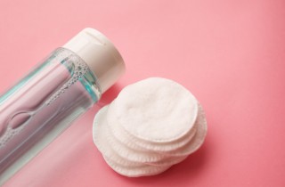 Perché l’acqua micellare potrebbe rovinarti la pelle?