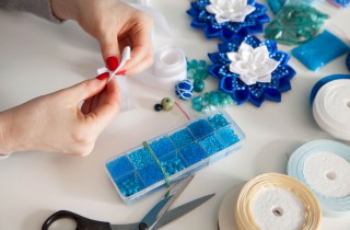 Fiori fai da te con nastro di raso: il video tutorial